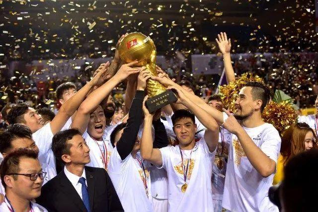 徐杰三双广东险胜北控 郭昊文24分同曦胜新疆